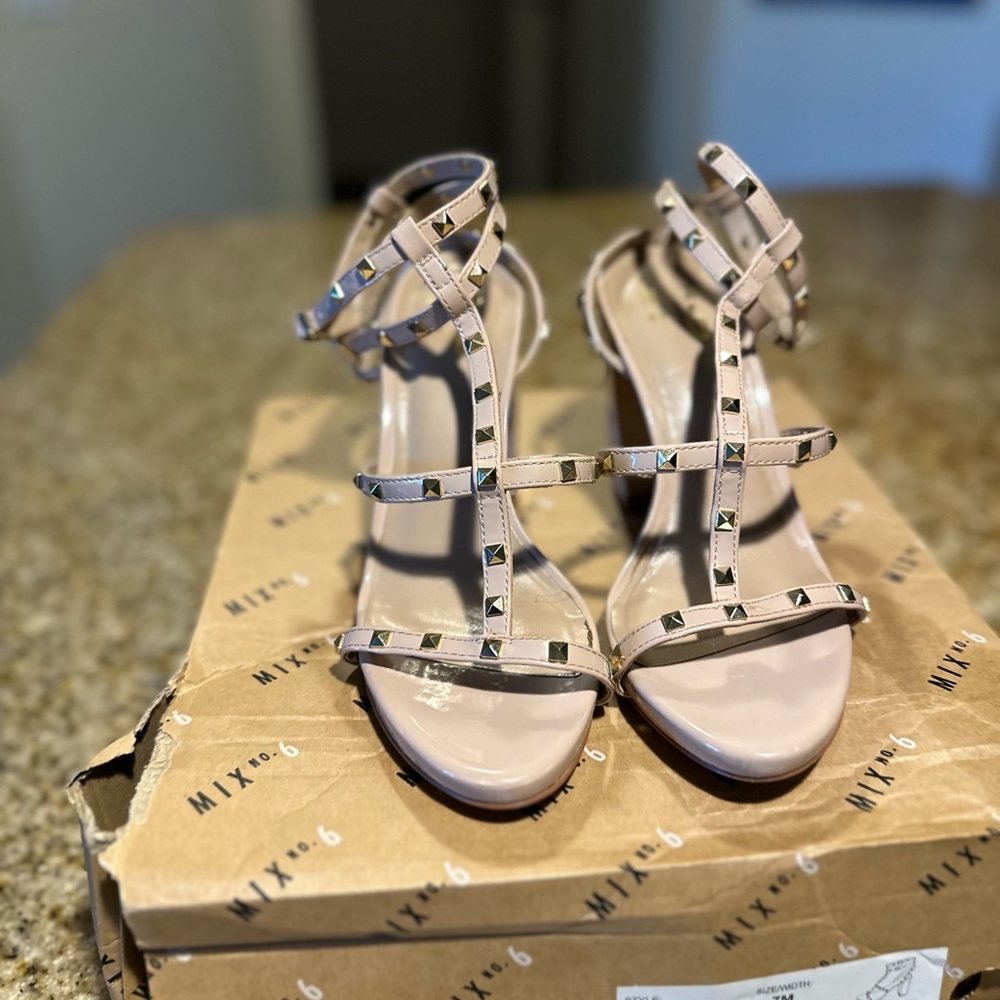 7M Light Pink Strappy High Heels